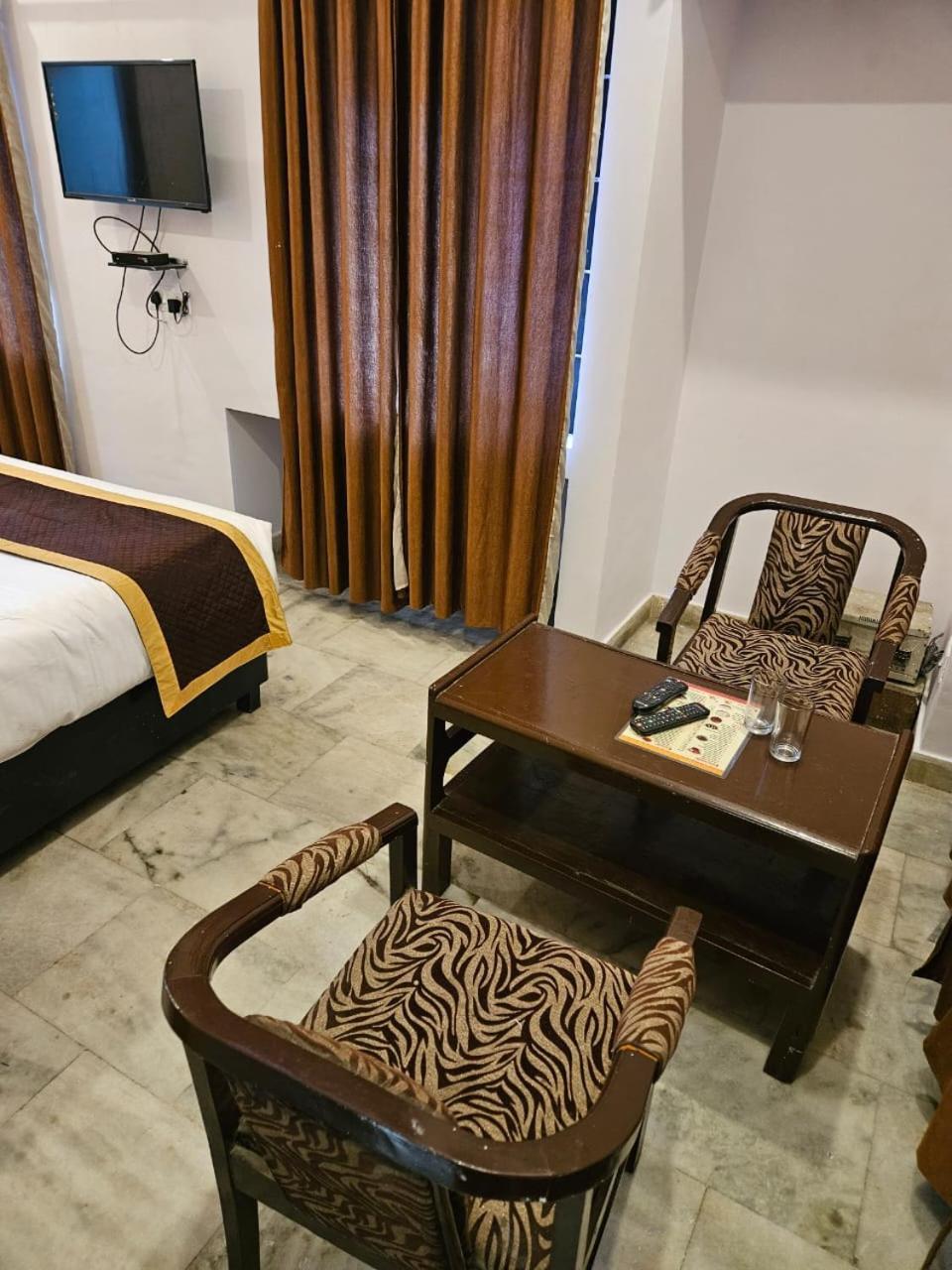 Hotel Anand Inn-Top Family Hotels Business Hotels Best Couple Friendly Hotel In Лакнау Екстериор снимка