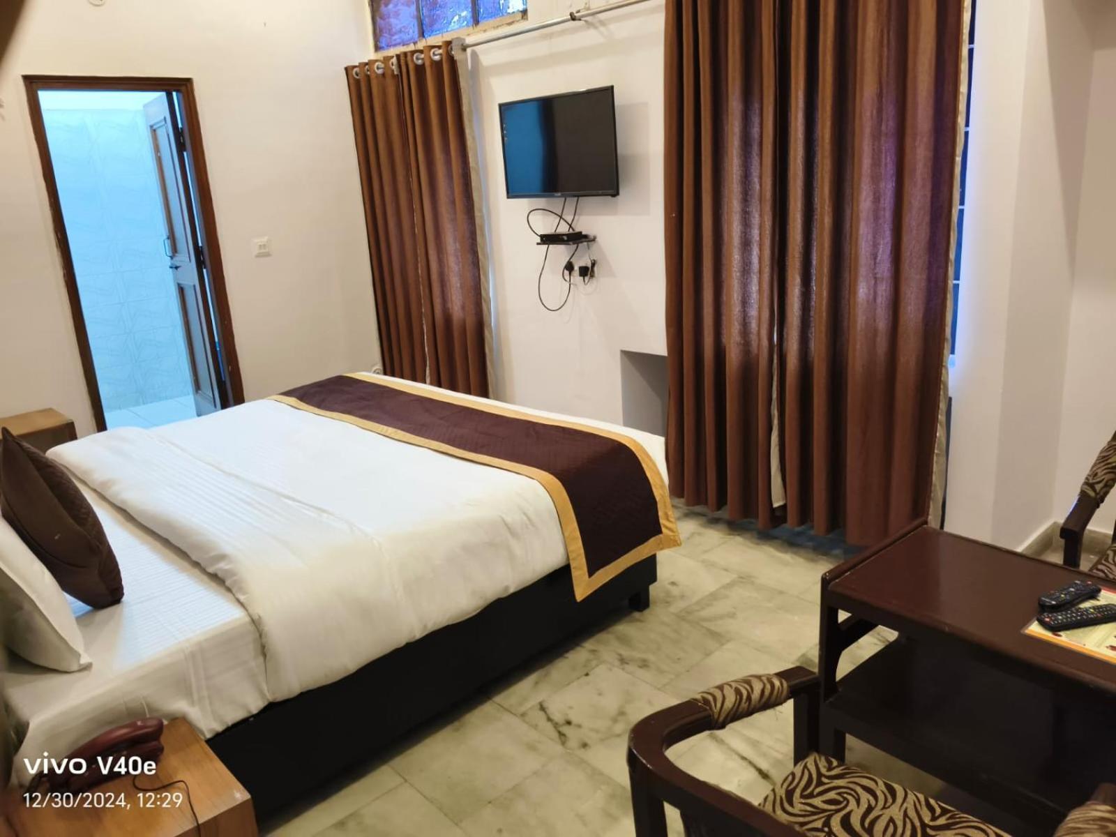 Hotel Anand Inn-Top Family Hotels Business Hotels Best Couple Friendly Hotel In Лакнау Екстериор снимка