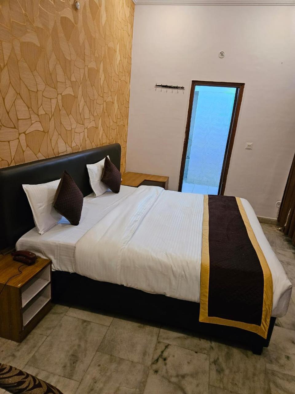 Hotel Anand Inn-Top Family Hotels Business Hotels Best Couple Friendly Hotel In Лакнау Екстериор снимка