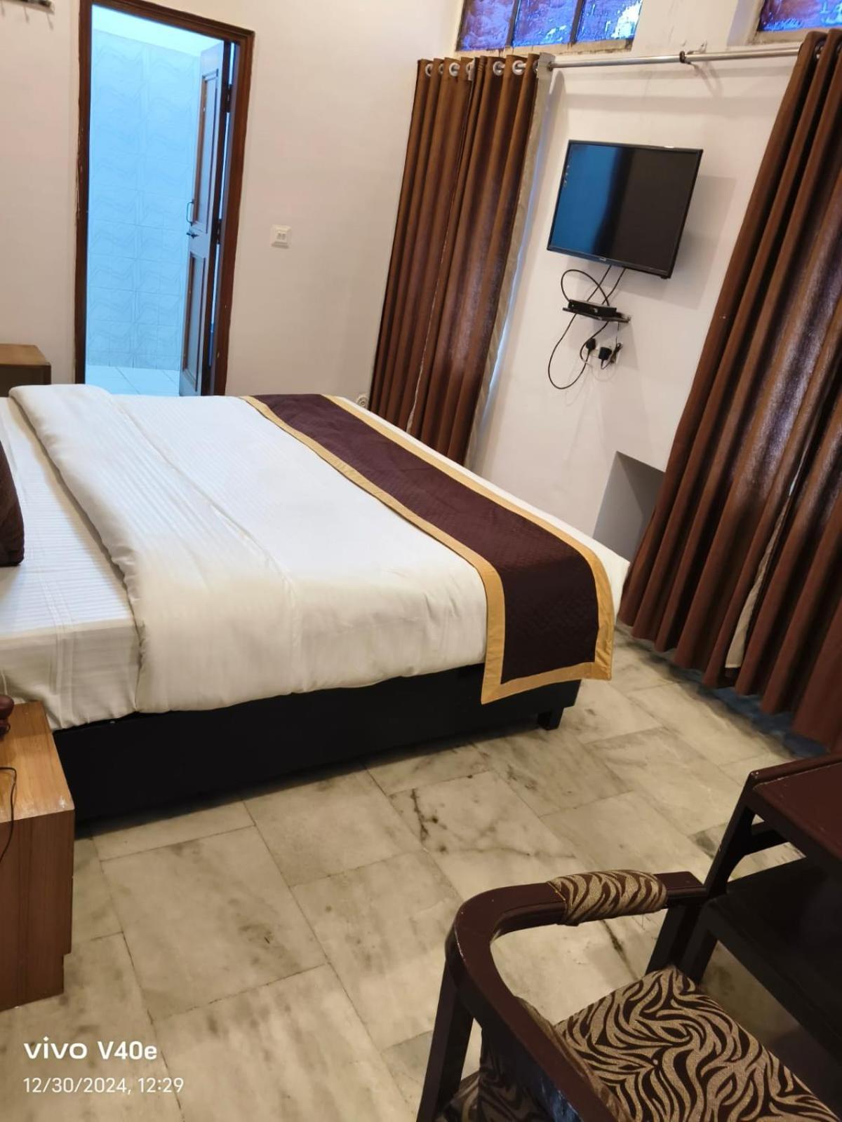 Hotel Anand Inn-Top Family Hotels Business Hotels Best Couple Friendly Hotel In Лакнау Екстериор снимка